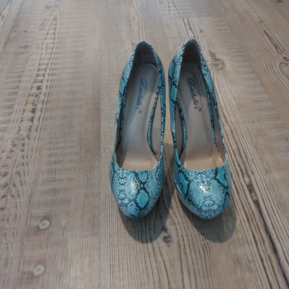 Shoes - Picture 3 of 4